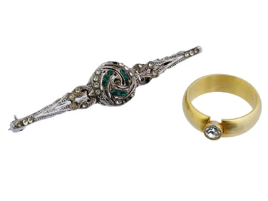 COSTUME JEWELRY ITEMS BROOCH AND GILT RING