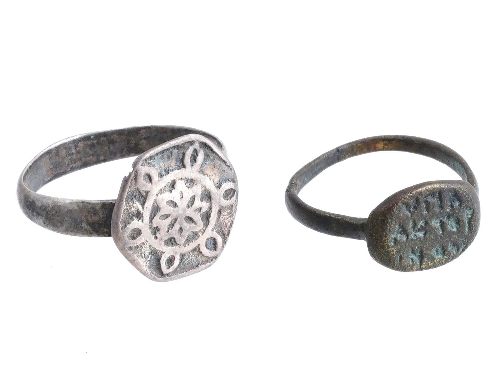 ANCIENT ROMAN SILVER AND BRONZE DECORATED RINGS (1 of 5)