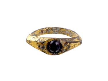 ANCIENT ROMAN GOLD AND GARNET RING 100 TO 300 AD