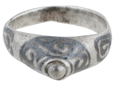 ANCIENT ROMAN SILVER RING WITH NIELLO DECORATIONS