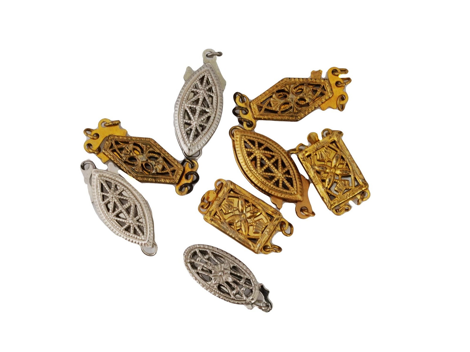 VINTAGE STERLING SILVER JEWELRY CLASPS: A lot of vintage sterling silver jewelry clasps. A total of 8 items. Fish hook type. Most of the pieces are gilt. Sterling mark on the side. Total Weight: 5.5 grams. Jewelry And Accessories, Crafts, F