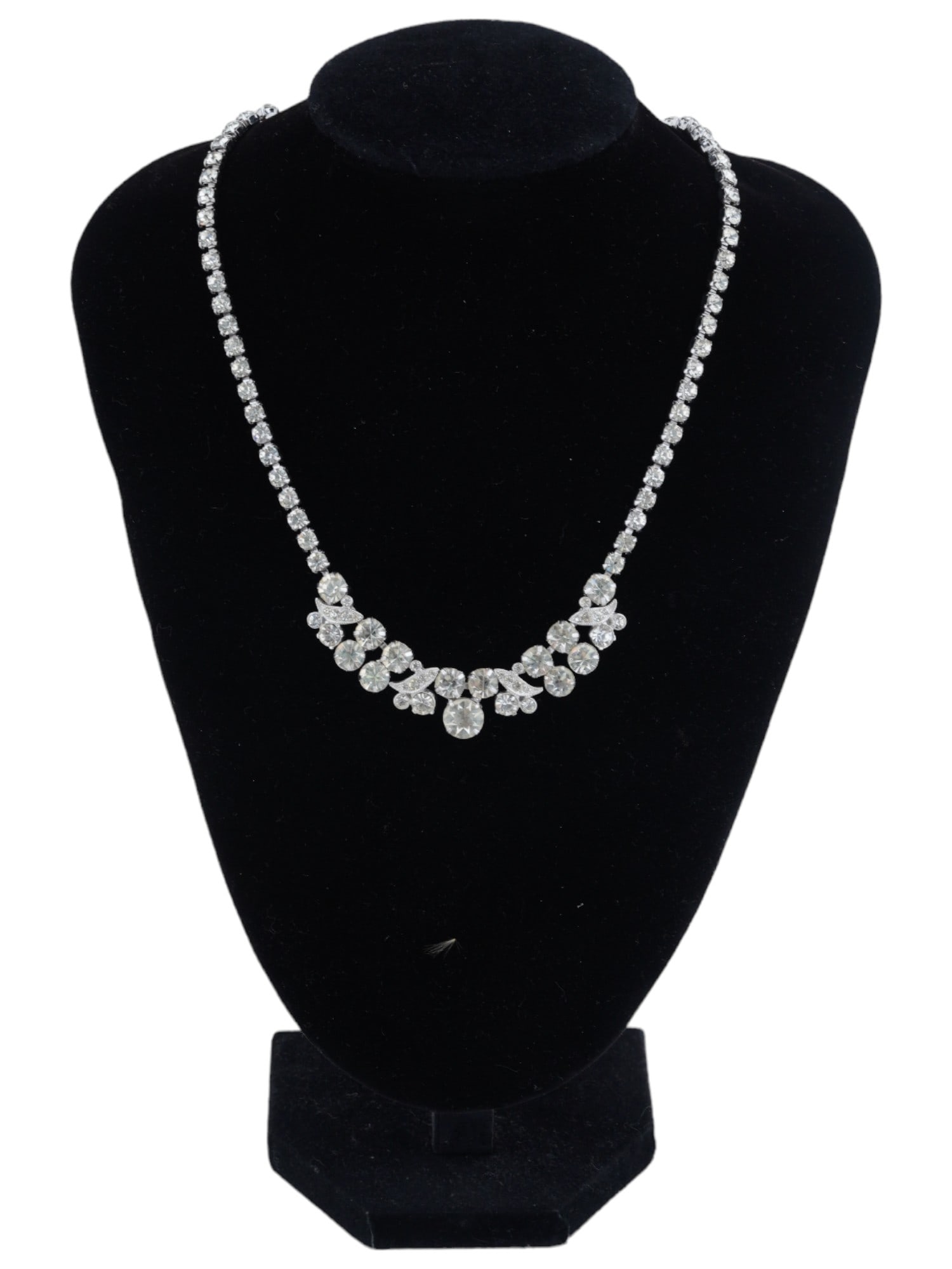 1970S EISENBERG ICE CLEAR RHINESTONE NECKLACE: A vintage necklace by Eisenberg, an American jewelry brand active since 1930s. Ca. 1970s. Rhodium plated metal. Clear rhinestone chain. The central section is set with larger stones and with leaf-shap