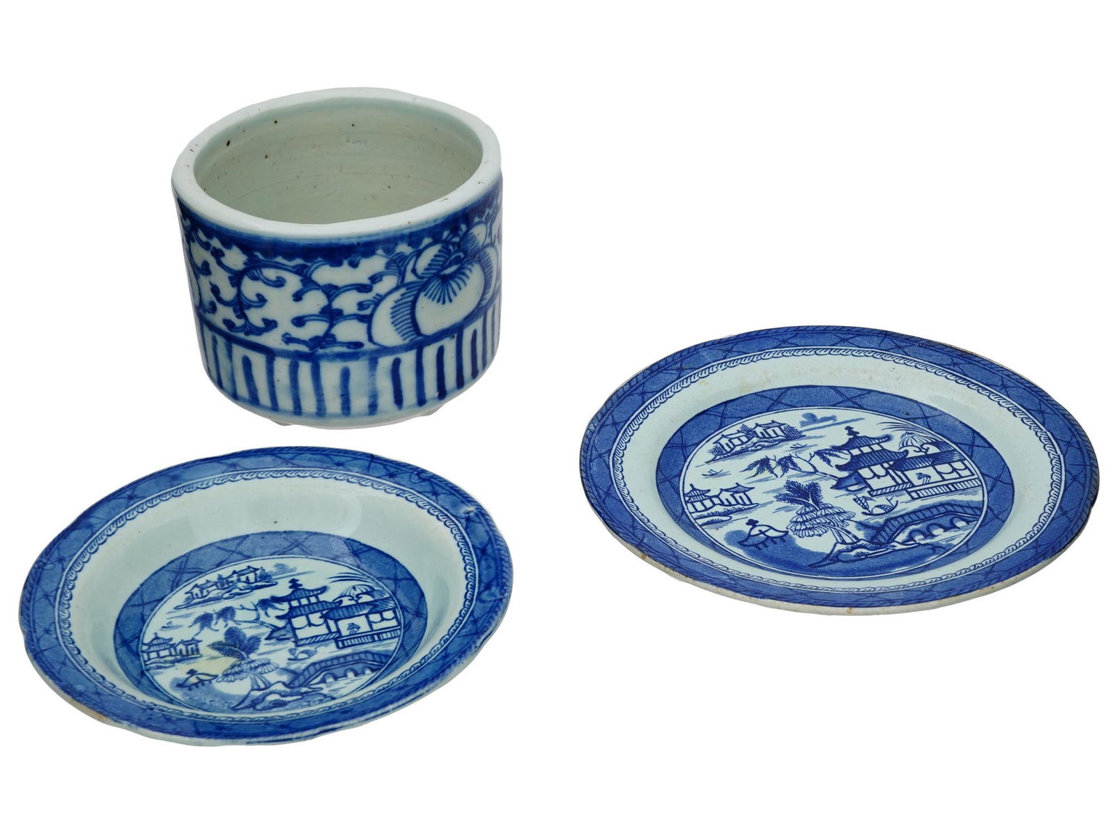 CHINESE PORCELAIN PLATES AND VASE W COBALT BLUE SCENES (1 of 6)
