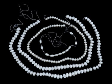 COLLECTION OF VINTAGE NATURAL PEARL BEADS THREADS