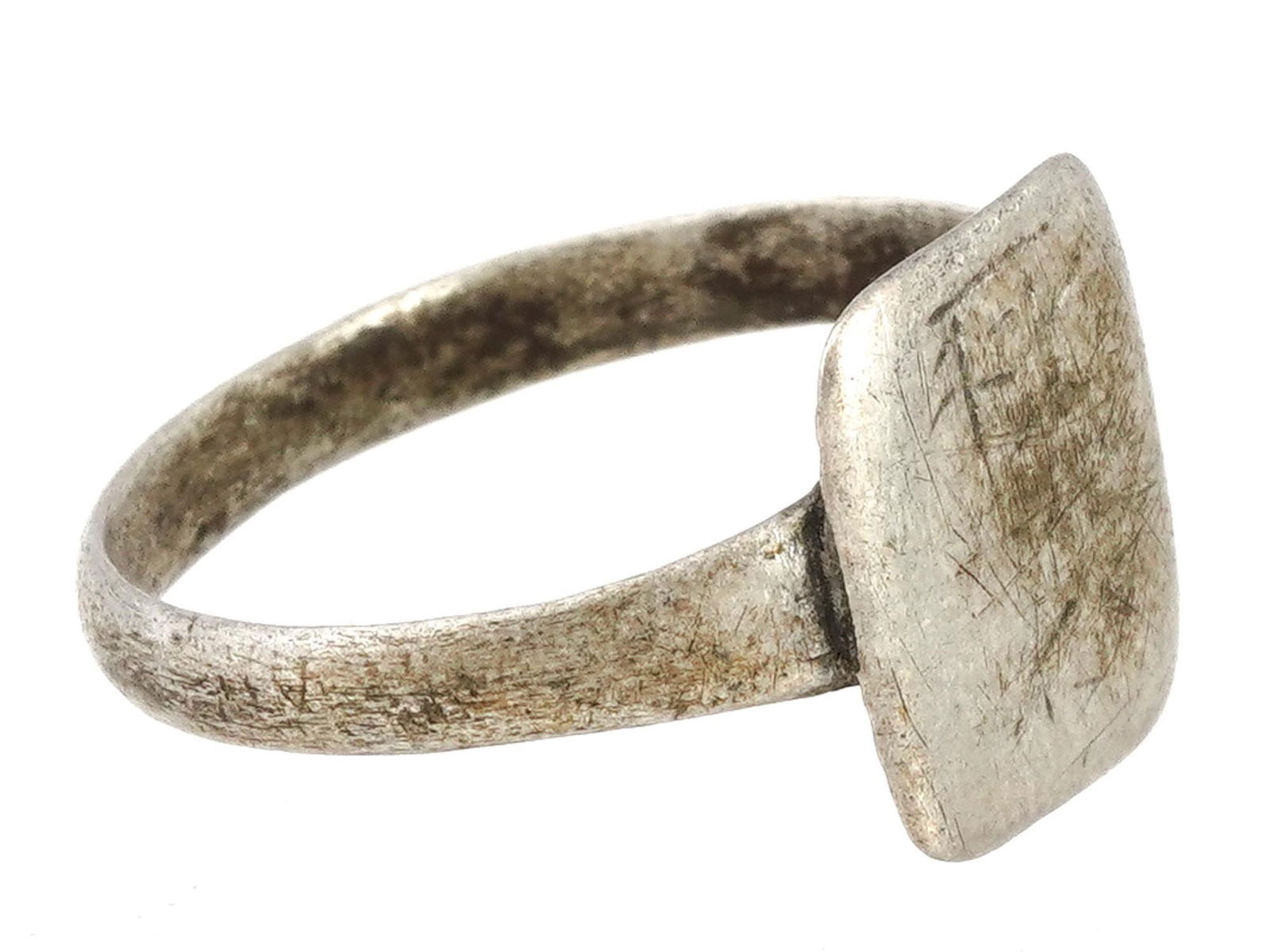 ANCIENT ROMAN SILVER RING W ENGRAVED IMAGE 100 TO 300AD (1 of 5)
