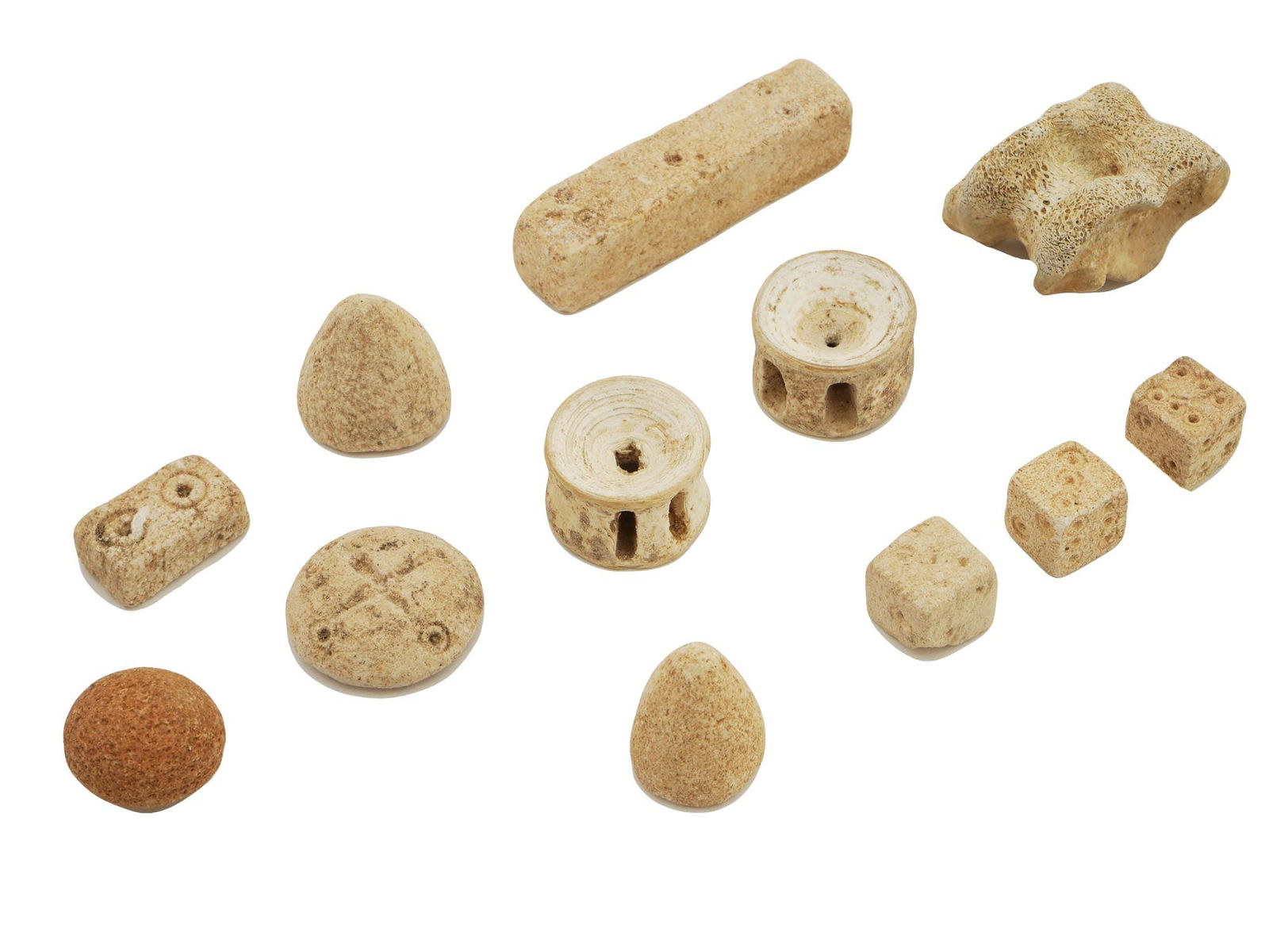 12 ANCIENT ROMAN GAMING PIECES CA 100 TO 300 AD (1 of 11)