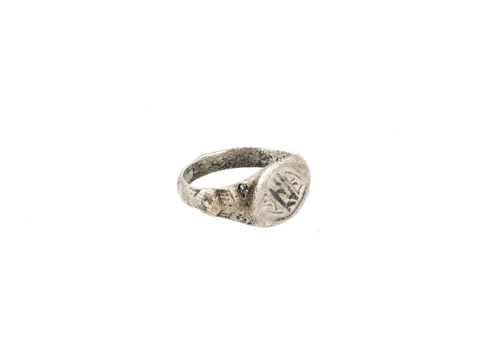ANCIENT ROMAN SILVER RING W ENGRAVED IMAGE 100 TO 300AD (1 of 4)