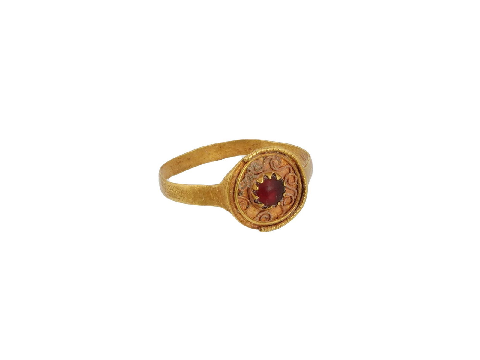 ANCIENT ROMAN GOLD RING WITH GARNET INTAGLIO 100 TO 300 AD (1 of 4)