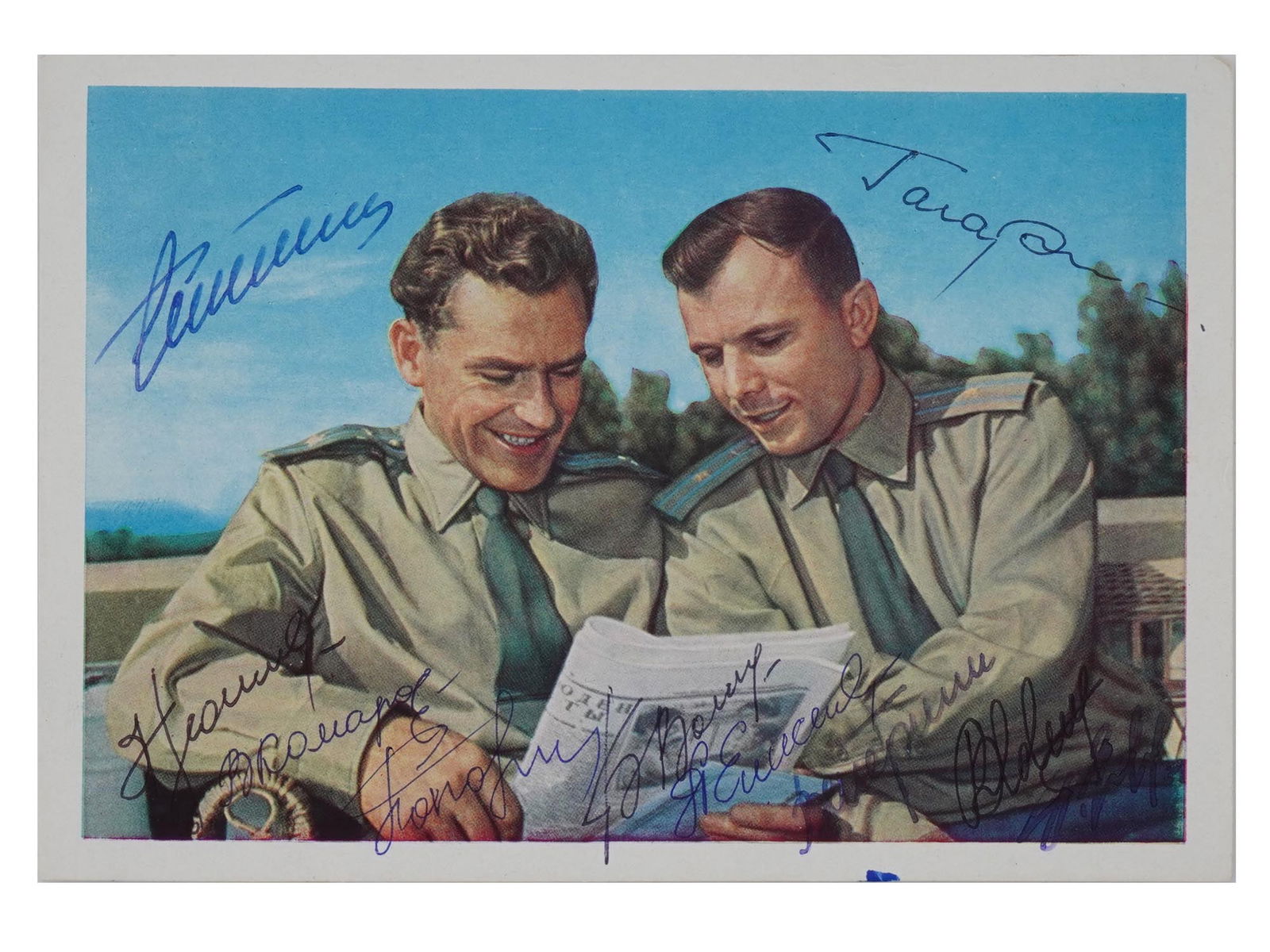 SIGNED YURI GAGARIN PLUS 8 EARLY COSMONAUTS POSTCARD (1 of 2)