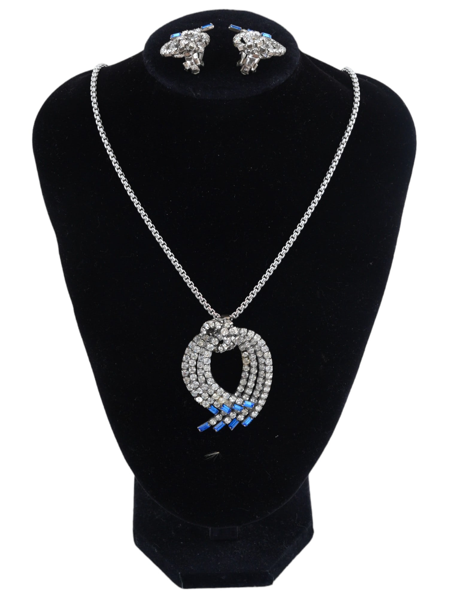 VINTAGE JEWELED CLIP EARRINGS AND NECKLACE SET (1 of 5)