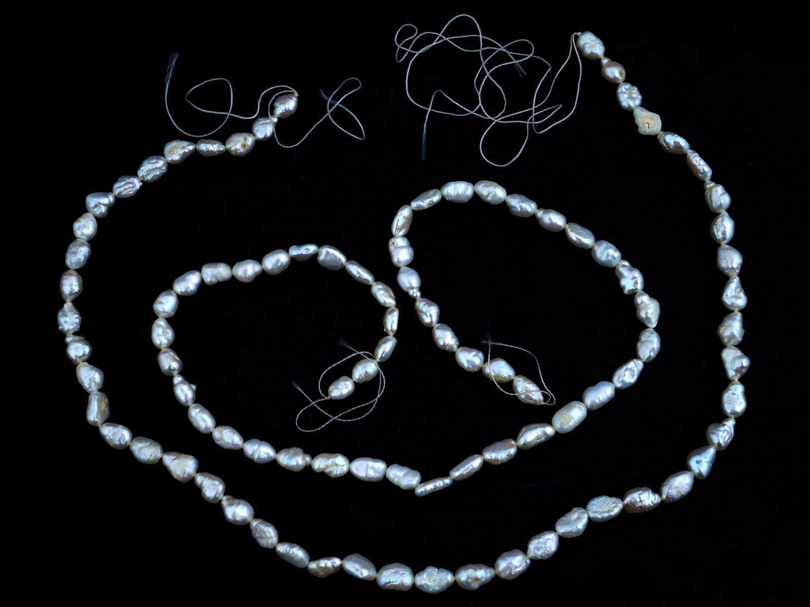 COLLECTION OF VINTAGE NATURAL PEARL BEADS THREADS (1 of 4)