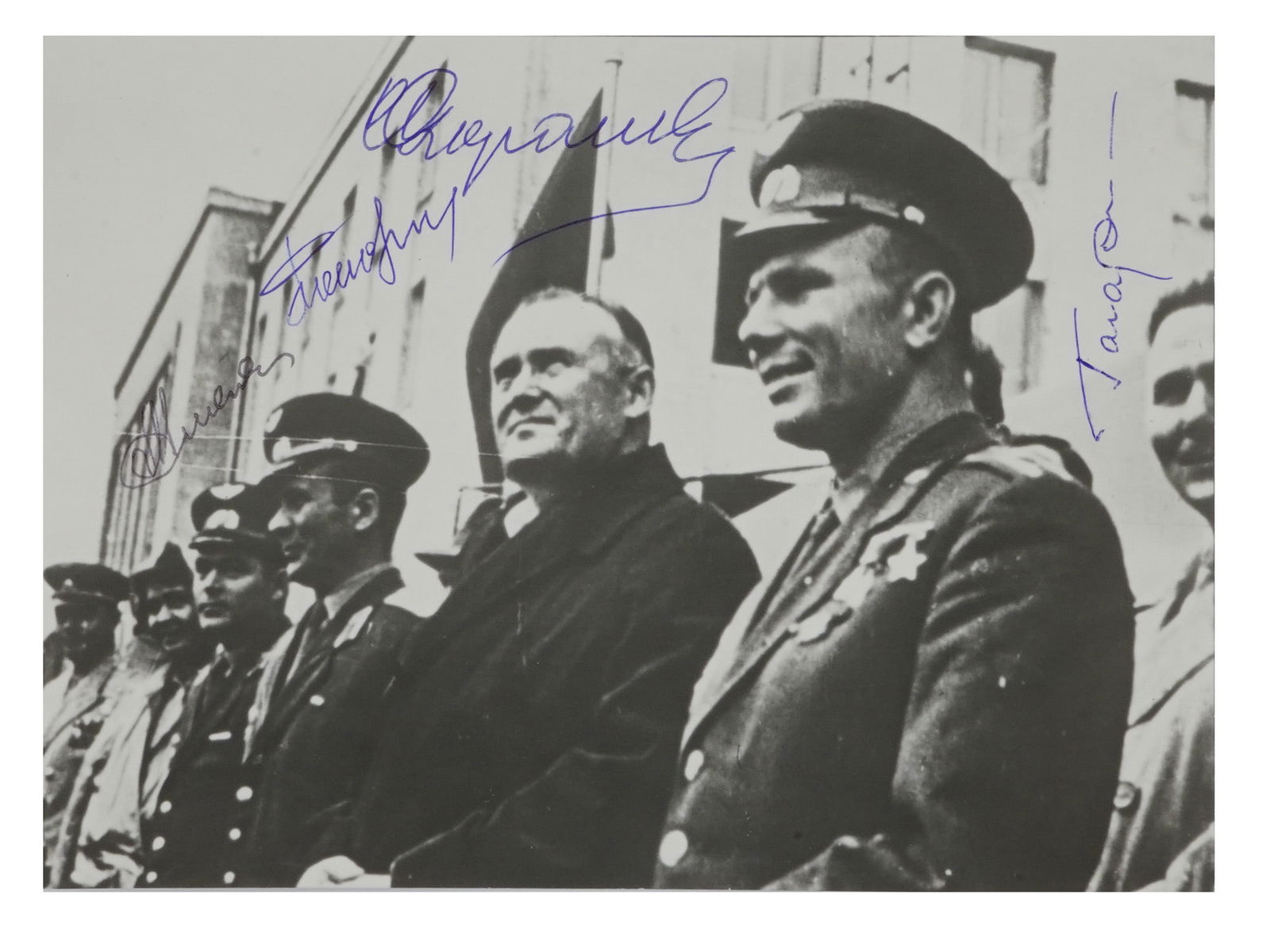 YURI GAGARIN KOROLEV NIKOLAYEV POPOVICH SIGNED PHOTO (1 of 4)