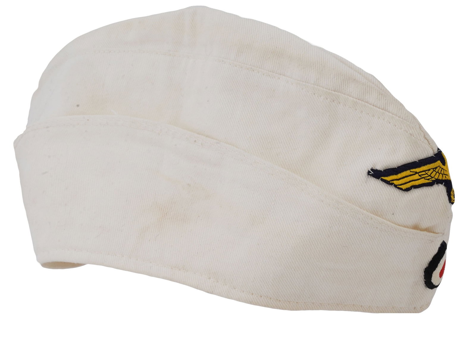 WWII NAZI GERMAN KRIEGSMARINE TROPICAL OVERSEAS HAT: A WWII Nazi German Kriegsmarine tropical overseas hat, known as the Sommerbordmutze, designed for battleship crew members for on-board use. This side cap is crafted from lightweight tropical fabric, e