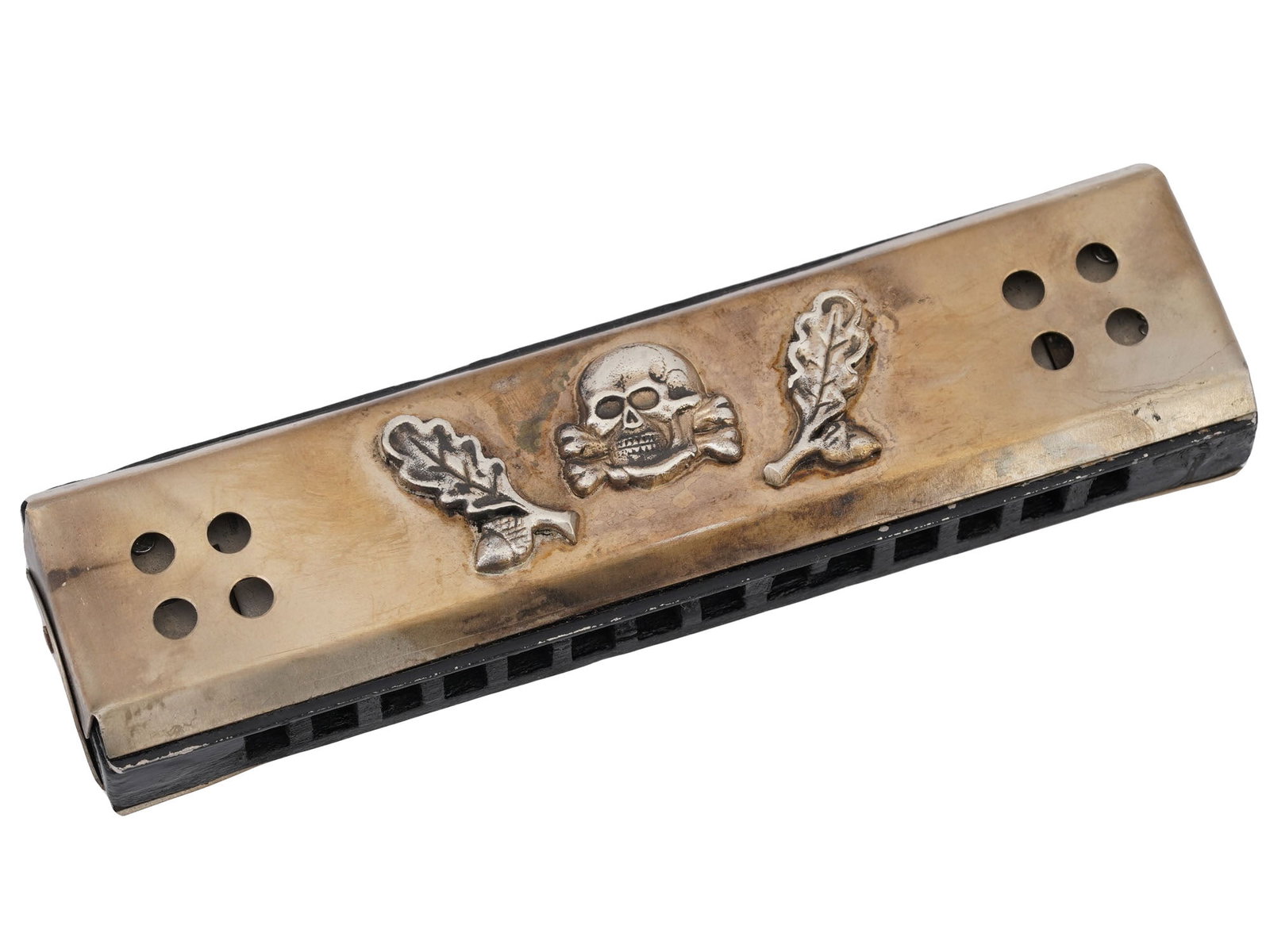 GERMAN WWII MODEL WAFFEN SS TOTENKOPF HARMONICA: A World War II type Nazi German brass harmonica. Totenkopf with oak leaves on the obverse, inscription Waffen SS on the reverse. World War II Historical Collectibles And Memorabilia, Musical Instrumen