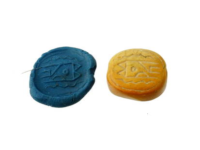 ANCIENT EGYPTIAN ENGRAVED STONE SCARAB AMULET BEAD: An ancient Egyptian hand carved stone scarab amulet bead engraved with a geometric design. Pierced. Archaeological Finds And Relics, Ancient History, North Africa And Middle East, Seals And Stamps. Di