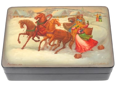 LARGE EARLY VINTAGE RUSSIAN LACQUERED FEDOSKINO BOX