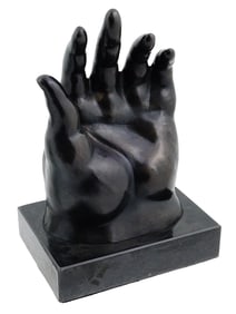 COLUMBIAN BRONZE SCULPTURE AFTER FERNANDO BOTERO