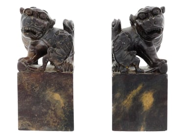 PAIR OF CHINESE FOO DOG FIGURAL SEAL FORM BOOKENDS