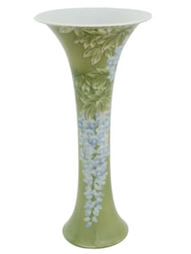 JAPANESE MEIJI PORCELAIN TRUMPET VASE BY MAKUZU KOZAN