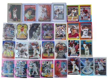 COLLECTION OF BASEBALL SPORTS CARDS