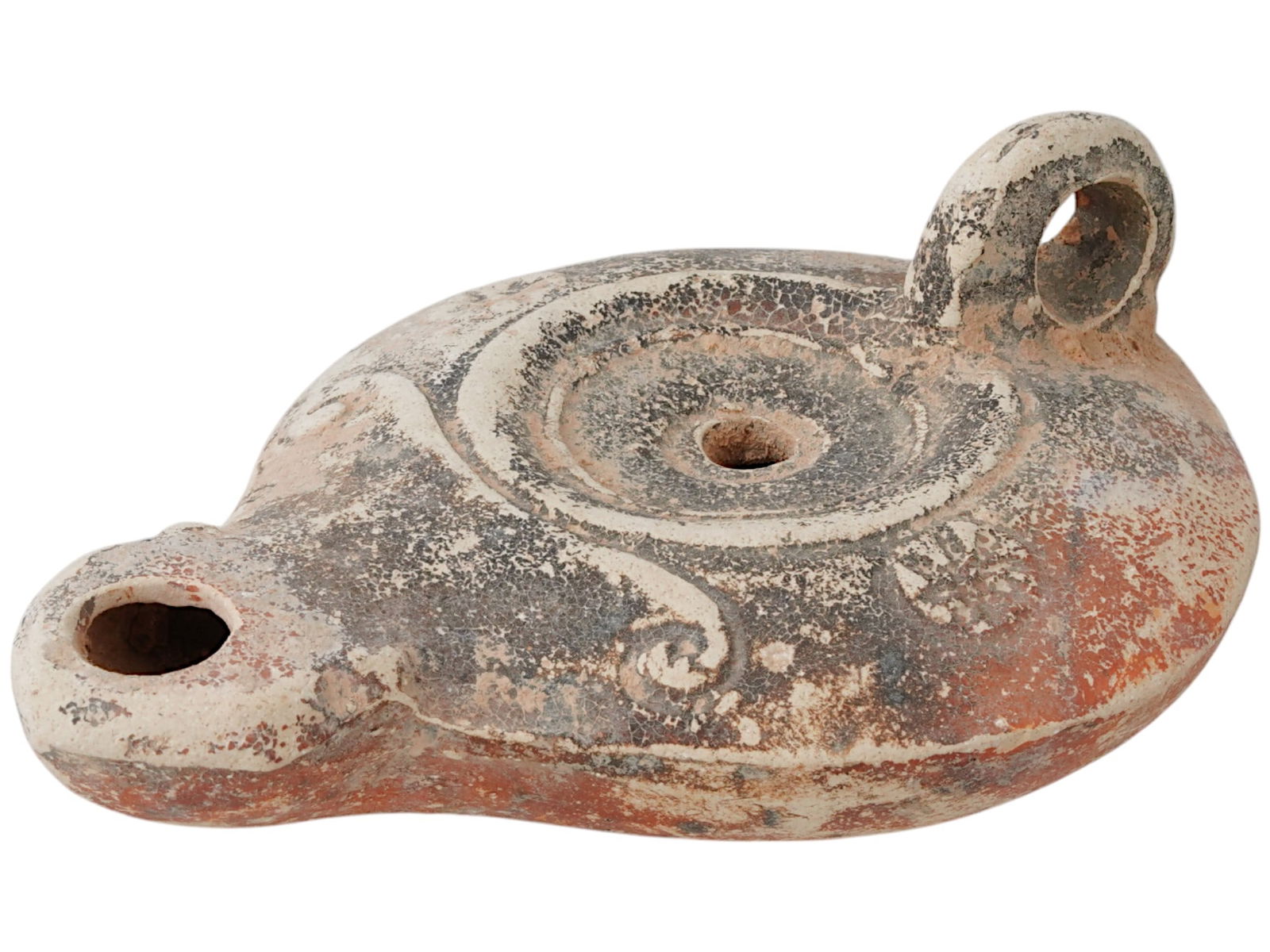 ANCIENT ROMAN TERRACOTTA OIL LAMP 100 TO 300 AD: An ancient Roman moulded terracotta oil lamp of flattened round shape with a protruding nose. Decorated with a relief floral design around the top. Circa: 100 to 300 AD. Made of unglazed clay. Histori