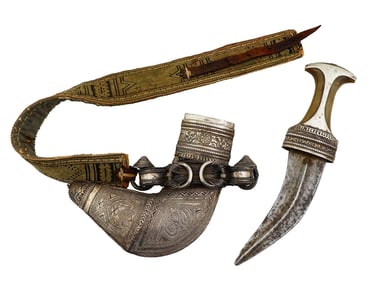 ANTIQUE YEMENI JAMBIYA SILVER DAGGER WITH BELT