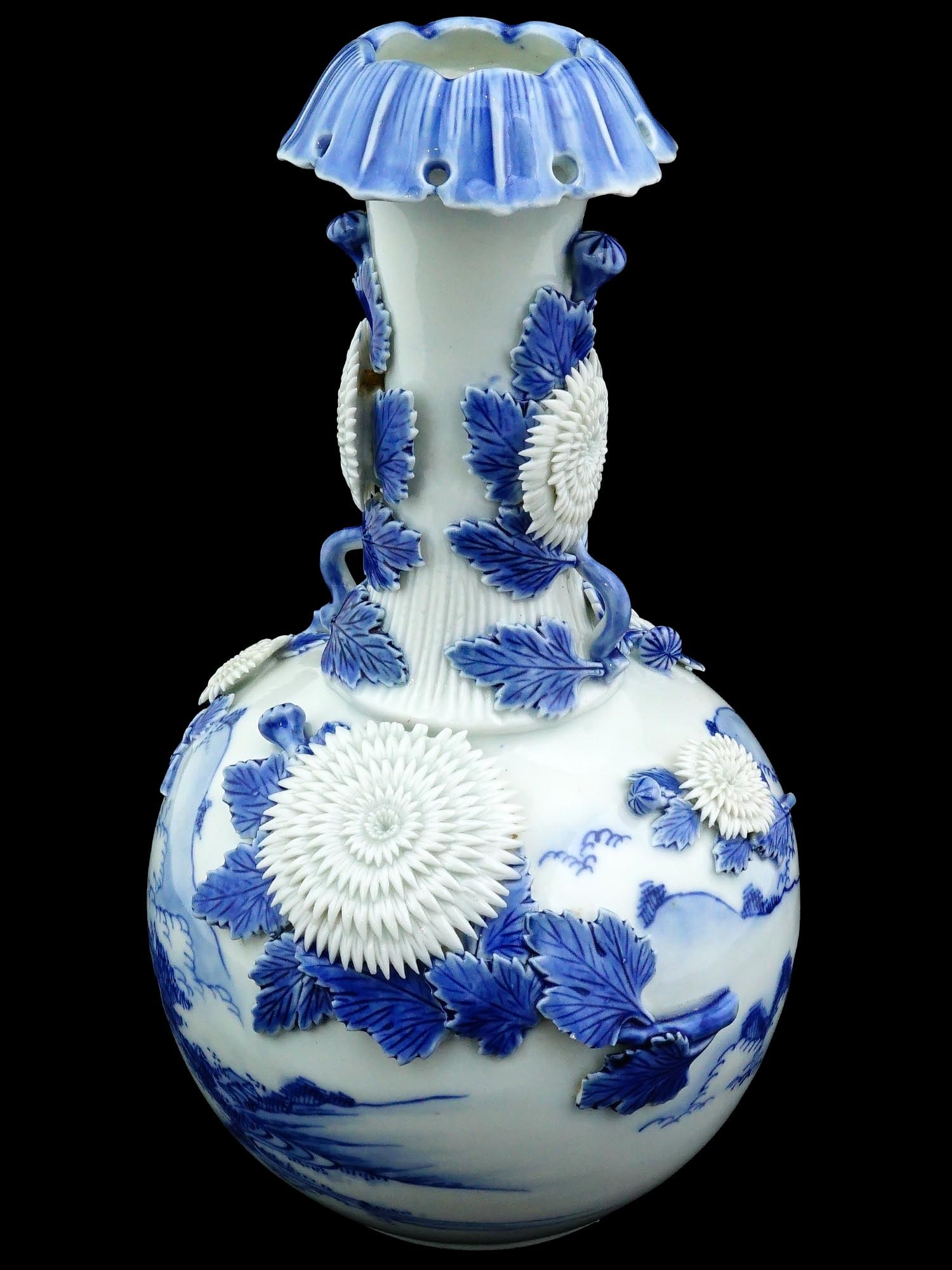 ANTIQUE JAPANESE MEIJI BLUE WHITE PORCELAIN HIRADO VASE (1 of 9)