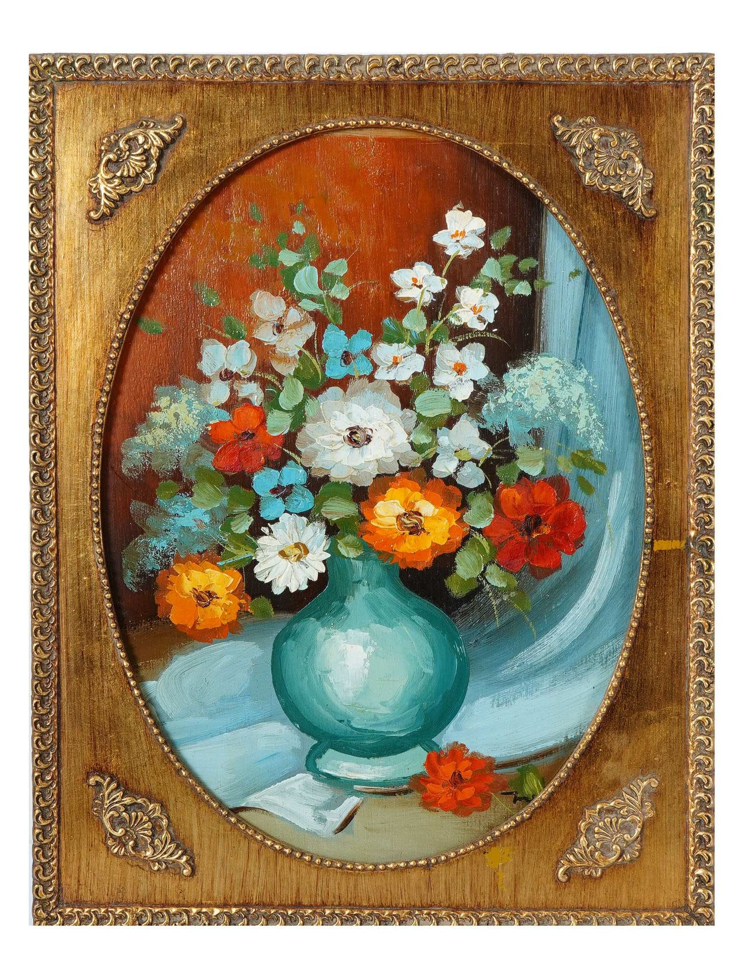 VINTAGE FLORAL STILL LIFE OIL PAINTING FRAMED: Oil on board painting. American, late 20th century. The artwork depicts a flower bouquet in a vase. Oval format. Unsigned. Framed. Collectible Fine Art And Wall Decor. Dimensions: Frame 18 x 14 1/2 in