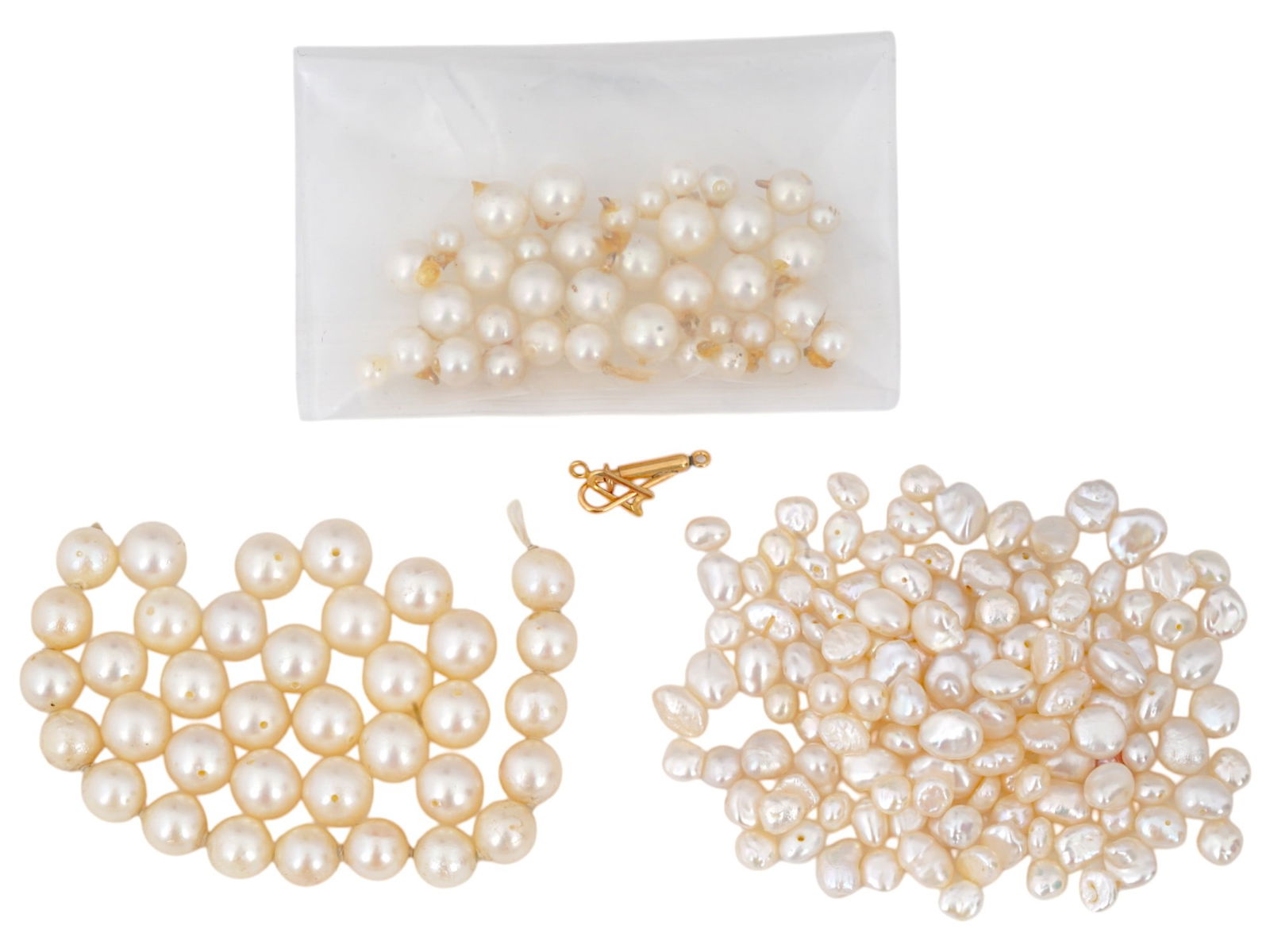 COLLECTION OF VINTAGE NATURAL PEARL BEADS FOR NECKLACE: A collection of vintage natural pearl beads with a mix of round and baroque shapes. Completed with a clasp. Vintage and Modern Natural Stones, Necklaces, Jewelry, Gifts And Accessories For Women. Dime
