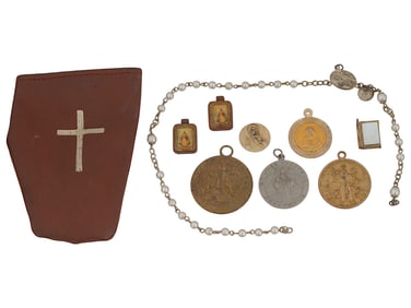 LOT OF VINTAGE CATHOLIC CHRISTIAN PENDANTS