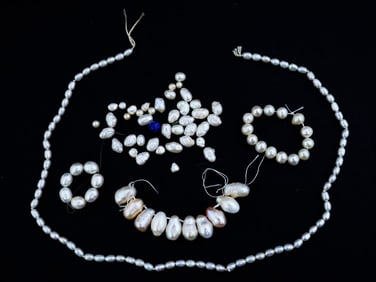 COLLECTION OF VINTAGE NATURAL PEARL BEADS THREADS