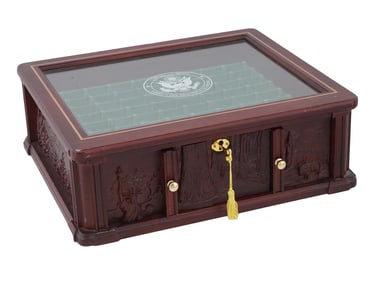 VINTAGE AMERICAN DANBURY MINT WOOD DISPLAY CASE