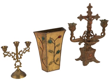 ANTIQUE AMERICAN CHAPLAIN BRASS CANDLE HOLDERS AND VASE