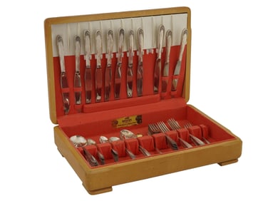 AMERICAN 1881 ROGERS AND ONEIDA LTD FLATWARE SET