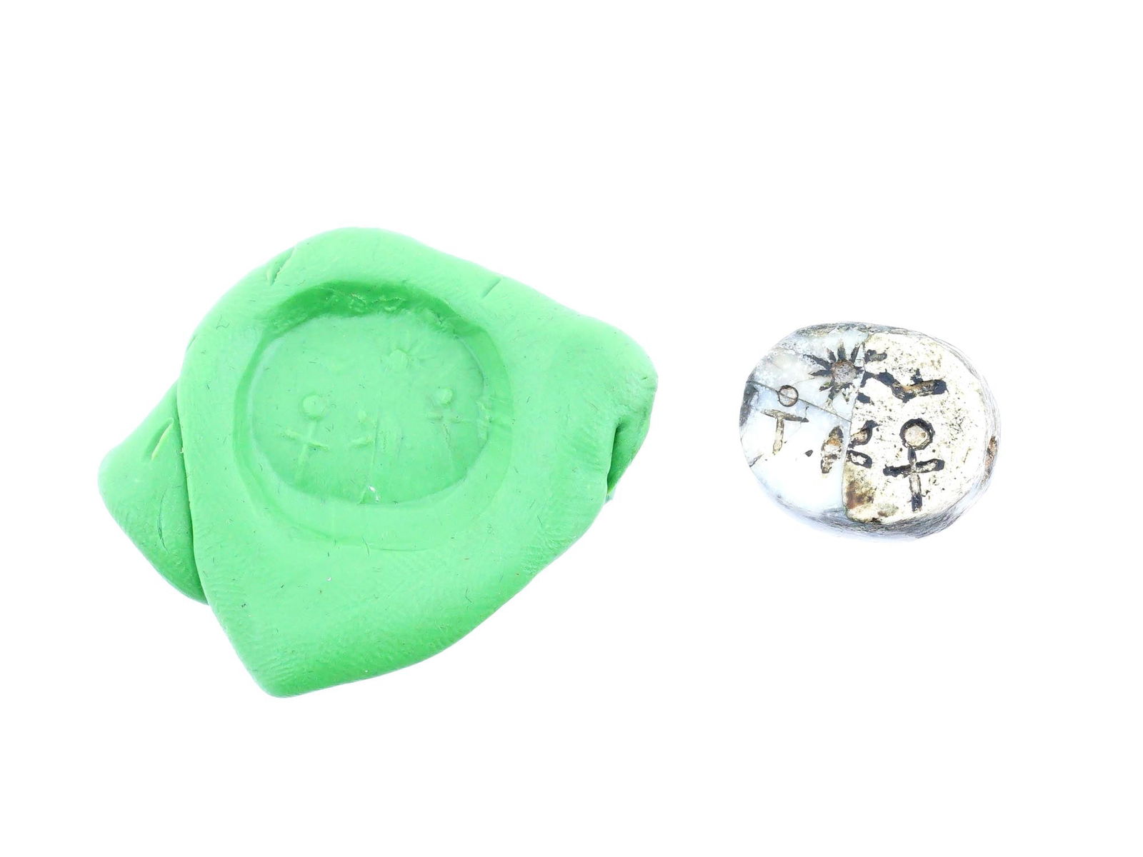 ANCIENT EGYPTIAN CARVED AGATE SCARAB BEAD WITH IMAGE (1 of 4)