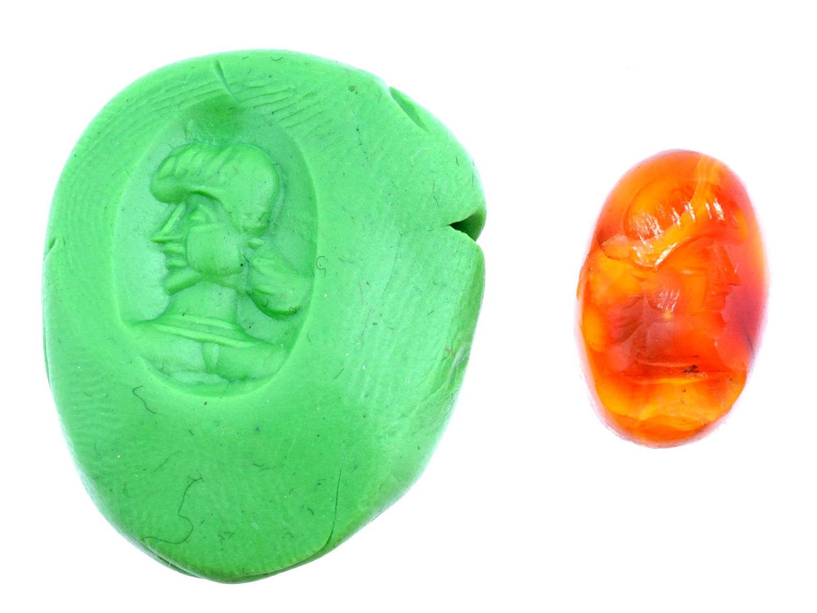 ANCIENT ROMAN MANNER CARVED AGATE INTAGLIO SEAL: A hand carved Agate intaglio seal. The seal features a detailed ancient Roman manner image from classical mythology representing a portrait in profile. Such pieces were often used as personal seals, a