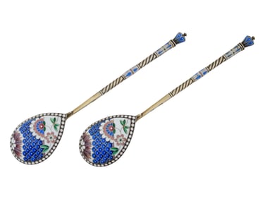 PAIR OF RUSSIAN SILVER ENAMEL TEA SPOONS