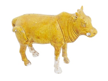 ANCIENT CHINESE TANG DYNASTY TERRACOTTA BULL FIGURE