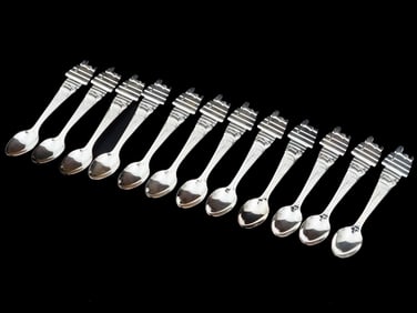 12 AMERICAN LUNT SNOOPY SILVER PLATED CHILD SPOONS