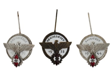 WWII MODEL GERMAN HITLER YOUTH SIEGER BADGES
