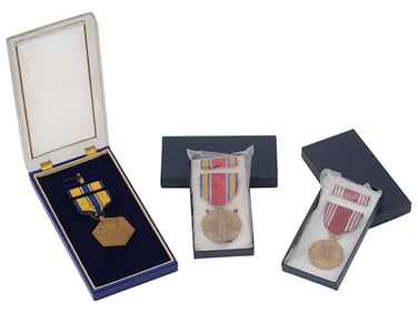 AMERICAN WWII AND VIETNAM WAR MEDALS W RIBBONS IOB