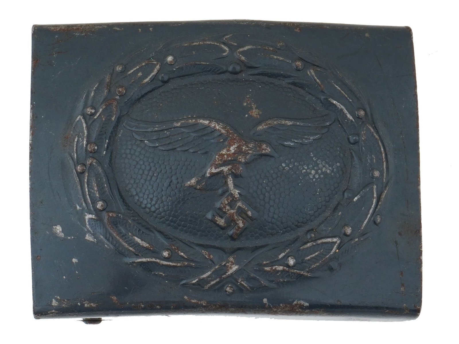 WWII TYPE NAZI GERMAN AIR FORCE LUFTWAFFE BELT BUCKLE: A WWII model Nazi German Third Reich Air Force Luftwaffe belt buckle. Features a Nazi eagle holding a swastika surrounded by a wreath. Unmarked. WWII Era German Nazi Pins, Shields, Plaques, Military U
