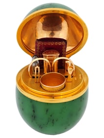 RUSSIAN 56 GOLD JADE EGG WITH MINIATURE SEWING KIT