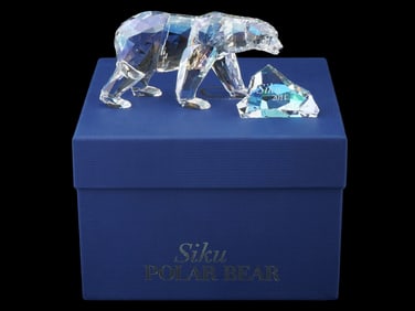 SWAROVSKI CRYSTAL SIKU POLAR BEAR FIGURE PLAQUE IOB