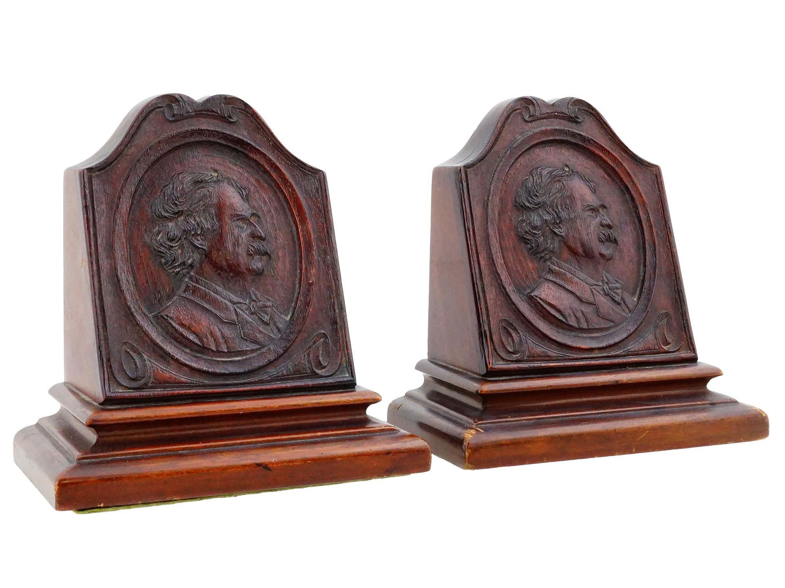 PAIR OF MARK TWAIN PORTRAIT CARVED WOODEN BOOK ENDS (1 of 8)