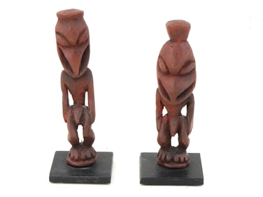 PAIR OF PAPUA NEW GUINEA HAND CARVED WOODEN FIGURINES