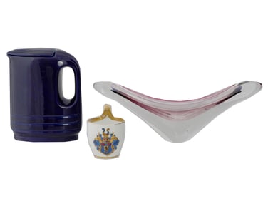 CERAMIC REFRIGERATOR PITCHER CUP AND COLORED GLASS VASE
