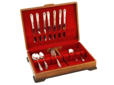 TUDOR PLATE ONEIDA COMMUNITY STAINLESS FLATWARE SET