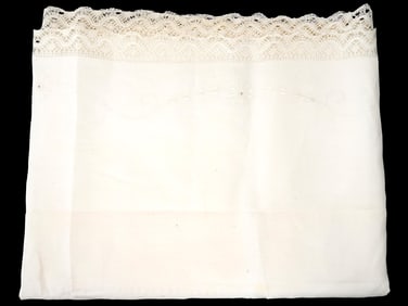 VINTAGE HANDMADE WHITE LINEN TABLECLOTH W LACE TRIM