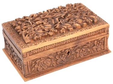 VINTAGE HIMALAYAN KASHMIR CARVED WOOD TRINKET BOX